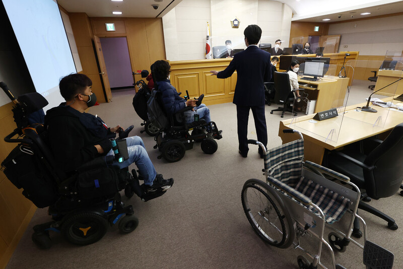 ‘장애인 보조기기’ 전동휠체어, 중증장애인에게는 지원 어렵다?