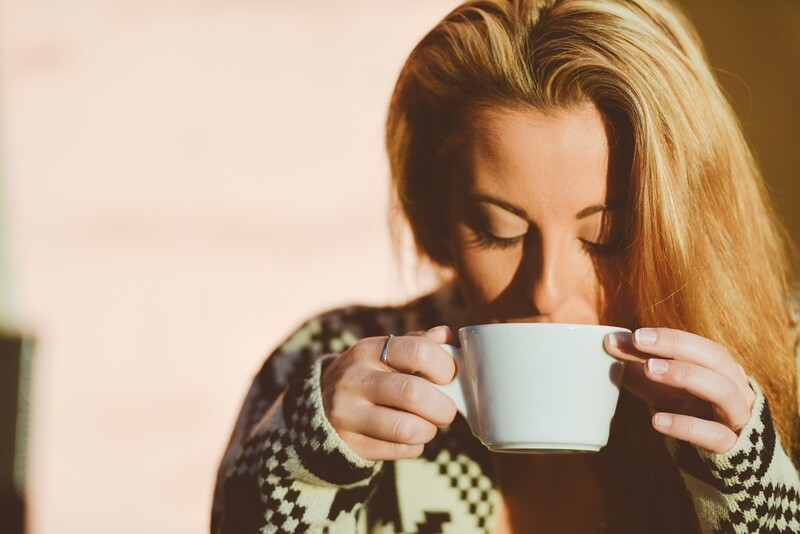 연구진은 커피에 함유된 카페산과 클로로겐산, 우유 단백질의 시스테인 아미노산을 실험 대상으로 골랐다.