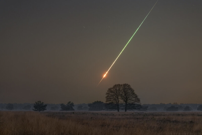 2월13일 불덩어리가 되어 떨어지고 있는 소행성 ‘2023 CX1’. 사진 Gijs de Reijke 제공