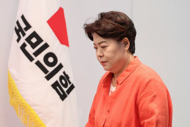국민의힘이 자멸하지 않는 법 [강준만 칼럼]