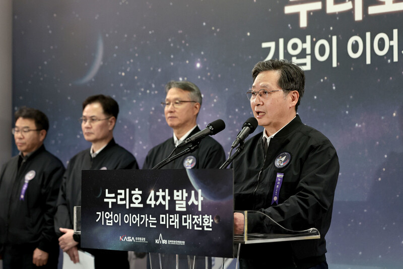 2025년 11월27일 윤영빈 우주항공청장이 전남 고흥 나로우주센터에서 브리핑을 열어 누리호 발사 과정에 대해 설명하고 있다. 우주항공청 제공