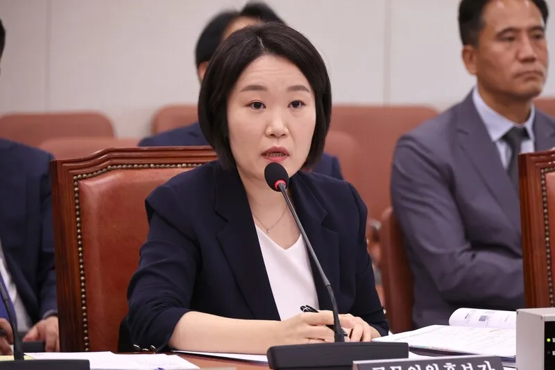 [속보] 이 대통령, 이소영 중기 장관·이정현 대검 차장 임명안 재가