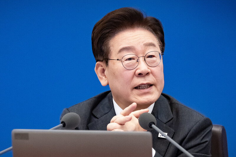 이재명 대통령이 10월6일 청와대에서 열린 국무회의에서 발언하고 있다. 청와대사진기자단