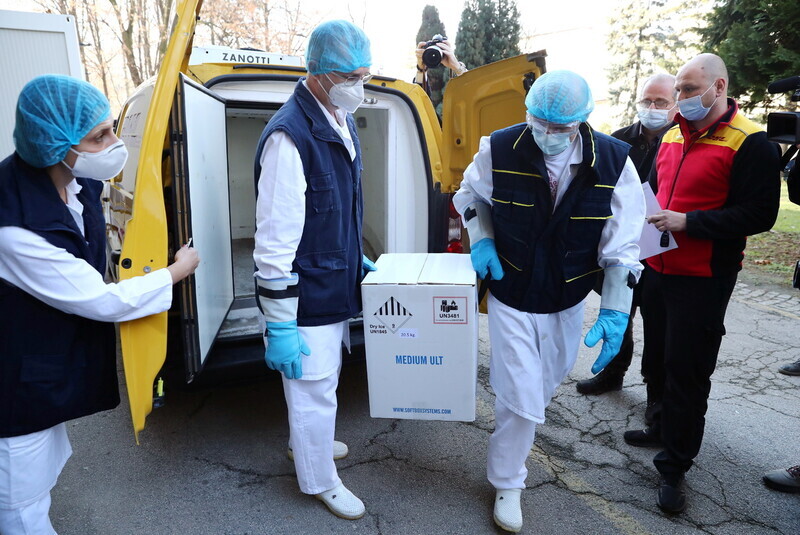 Shipments of the Pfizer-BioNTech vaccine arrive at a virus research center in Belgrade, Serbia, on Dec. 22. (Yonhap News)