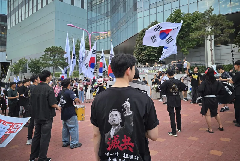 멸공 티셔츠·키링…일상으로 침투하는 극우 문화