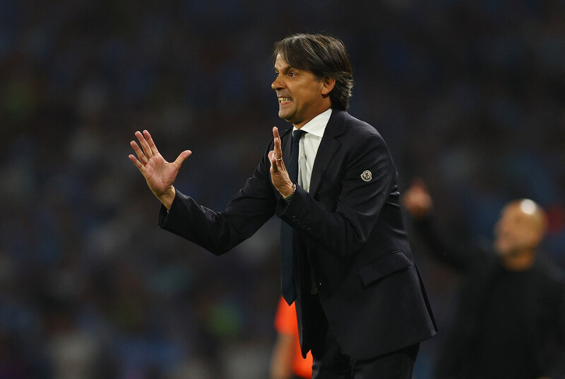 O técnico da Inter de Milão, Simone Inzaghi, comandará a equipe na partida final da Liga dos Campeões da UEFA 2022-2023 contra o Manchester City, que será disputada no Estádio Ataturk, em Istambul, no dia 11 (horário da Coreia).  ISTAMBUL/Reuters Yonhap News