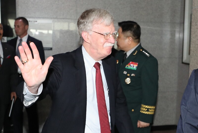 US White House National Security Advisor John Bolton enters the South Korean Ministry of National Defense to meet with Defense Minister Jeong Kyeong-doo on July 24. (Yonhap News)