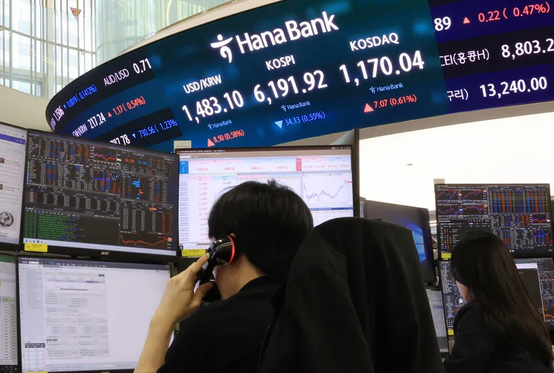 코스피, 소폭 하락 6190선 '숨 고르기'...환율 1483.5원 - 뉴스 썸네일 이미지