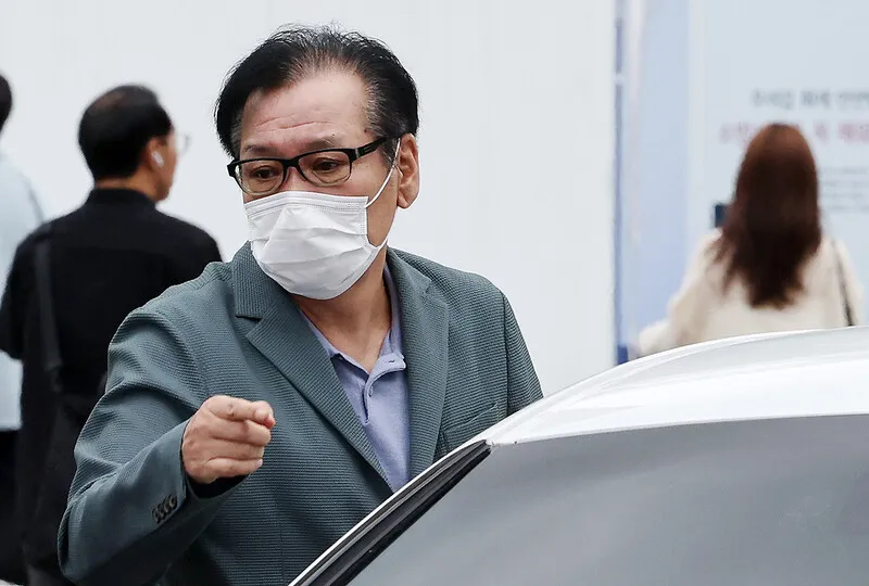 김건희에 금품 전달’ 전성배, 2심 징역 5년…자백으로 1년 줄어 – 한겨레