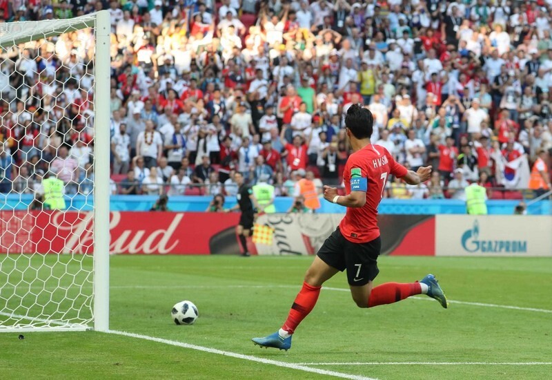 Son Heung-min marcou o gol-chave na prorrogação no segundo tempo da partida da fase de grupos da Copa do Mundo da Rússia 2018 contra a Alemanha na terceira partida do Grupo F.  Kazan/Repórter Park Jong-shik