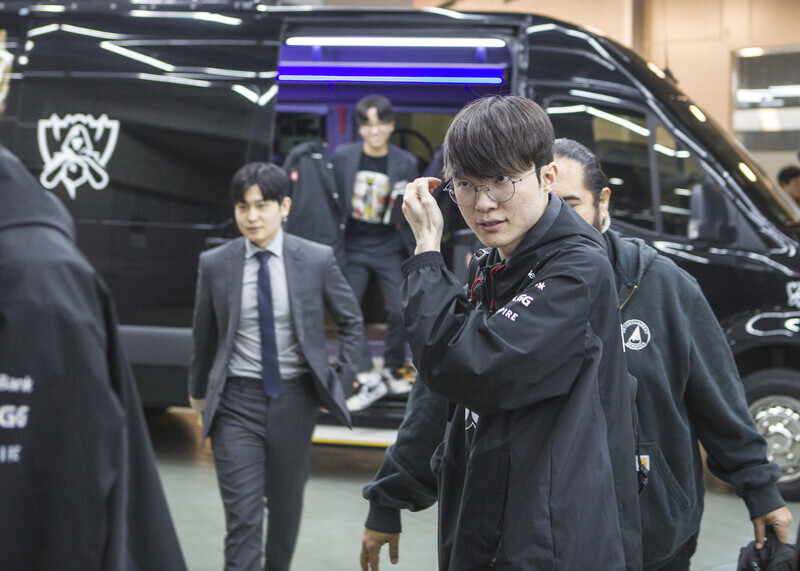 Lee “Faker” Sang-hyeok of T1 heads into the LoL World Championship finals on Nov. 19. (Yonhap)