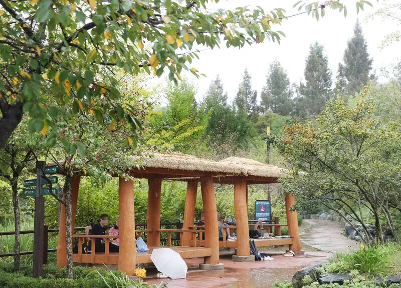 Pureun Arboretum in Seoul&rsquo;s Guro District is a great place to let little ones explore and observe nature in the city. (Park Mee-hyang/Hankyoreh)