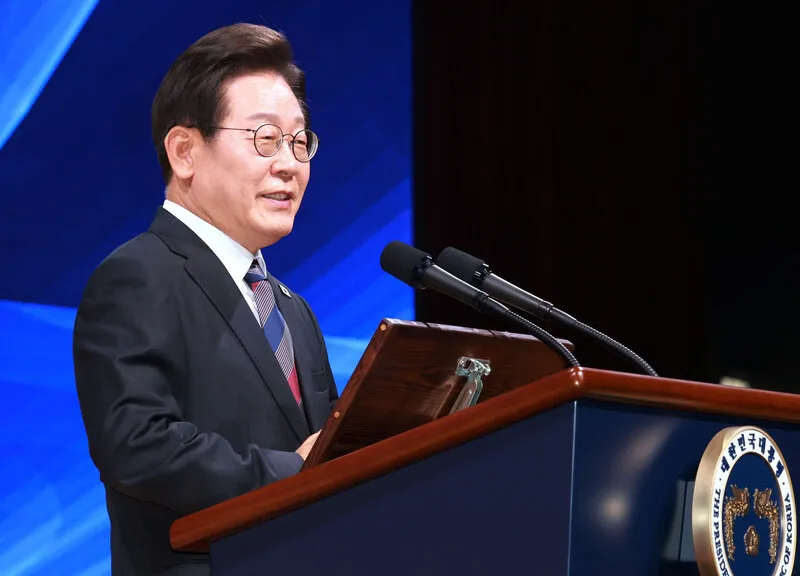 이 대통령 지지율 64.6% 5주 연속 상승…민주 56…