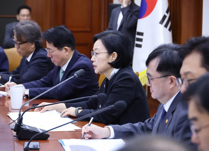 ‘임신중지약’ 미프진 정식 도입…첫 2년 의료기관 내 의사가 처방·조제