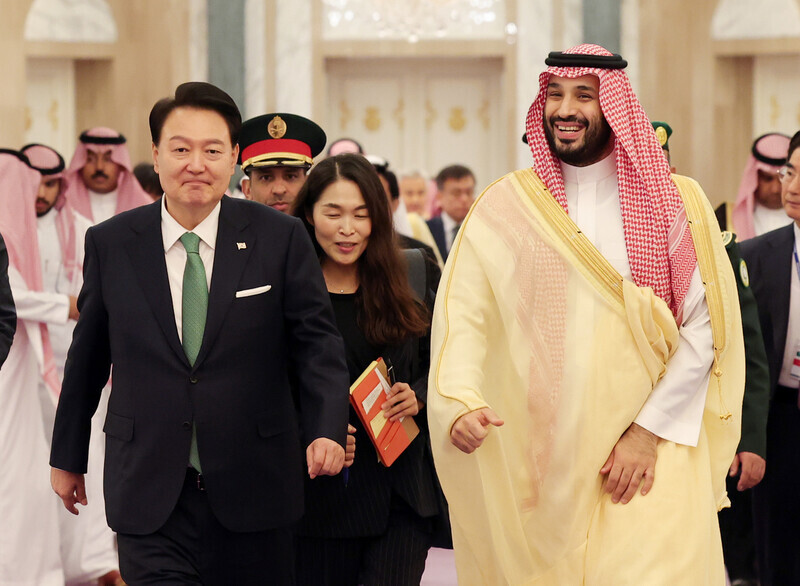 President Yoon Suk-yeol of South Korea walks with Crown Prince Mohammed bin Salman of Saudi Arabia following a signing of agreements and MOUs in Riyadh during a state visit to the Middle Eastern kingdom on Nov. 22. (pool photo)