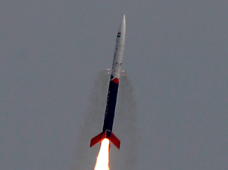 2022년 11월18일 인도의 우주기업 스카이루트 에어로스페이스의 준궤도 발사체 비크람S가 날아오르고 있다. 위키미디어 코먼스
