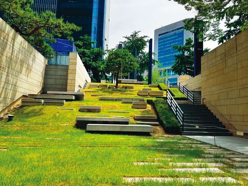 The District C green space outside of Exit 1 of Euljiro 1-ga Station