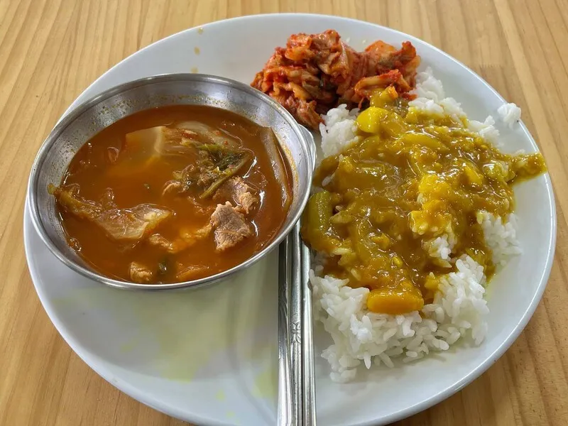 오늘의 농성장에는 ‘어제의 카레’가