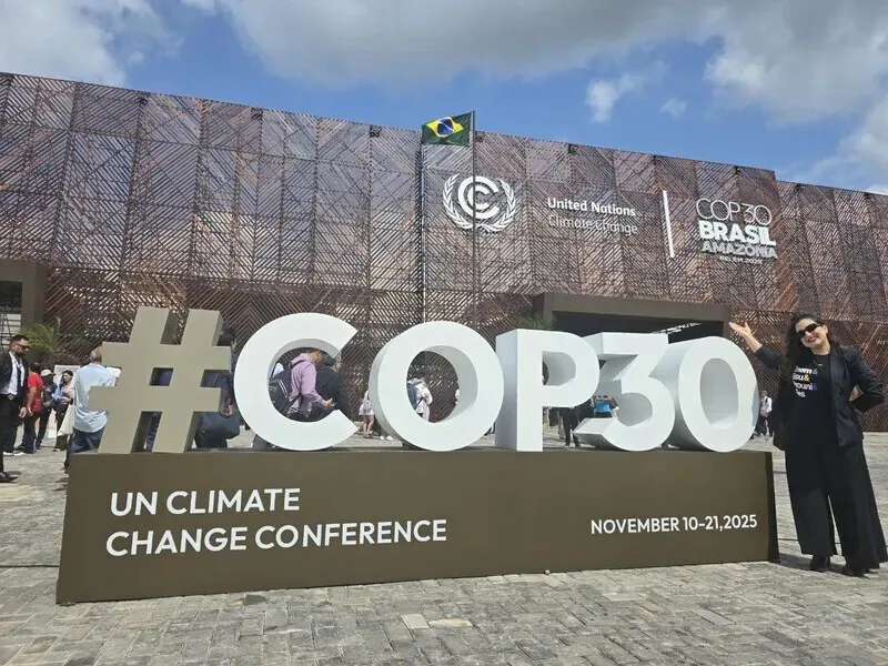A participant stands for a photo outside the venue for the COP30 climate conference in Belém, Brazil, on Nov. 10, 2025. (Ock Kee-won/Hankyoreh)