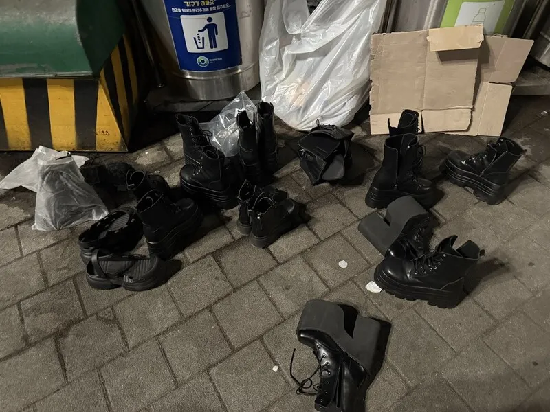 15㎝굽 스탠딩화 위험 경보..."최애 아이돌 보려다 의사 만나" - 뉴스 썸네일 이미지