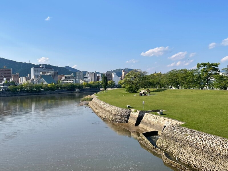 An area once called the “A-bomb slum,” shown here, is about a 30-minute walk from the Hiroshima Peace Memorial Museum. (Kim So-youn/The Hankyoreh)