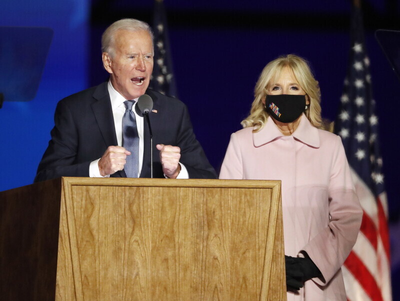 US Democratic candidate Joe Biden and his wife Jill Biden. (Yonhap News)