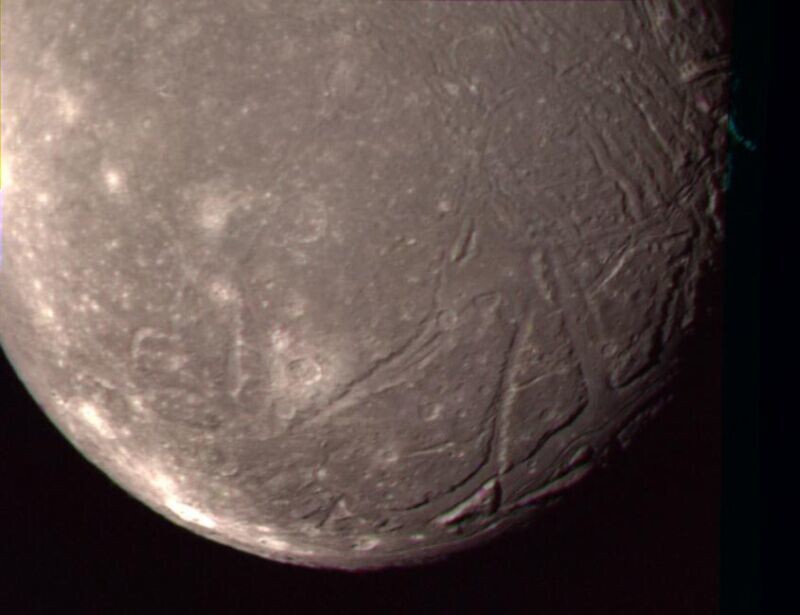 보이저 2호가 찍은 천왕성의 위성 아리엘. 나사 제공