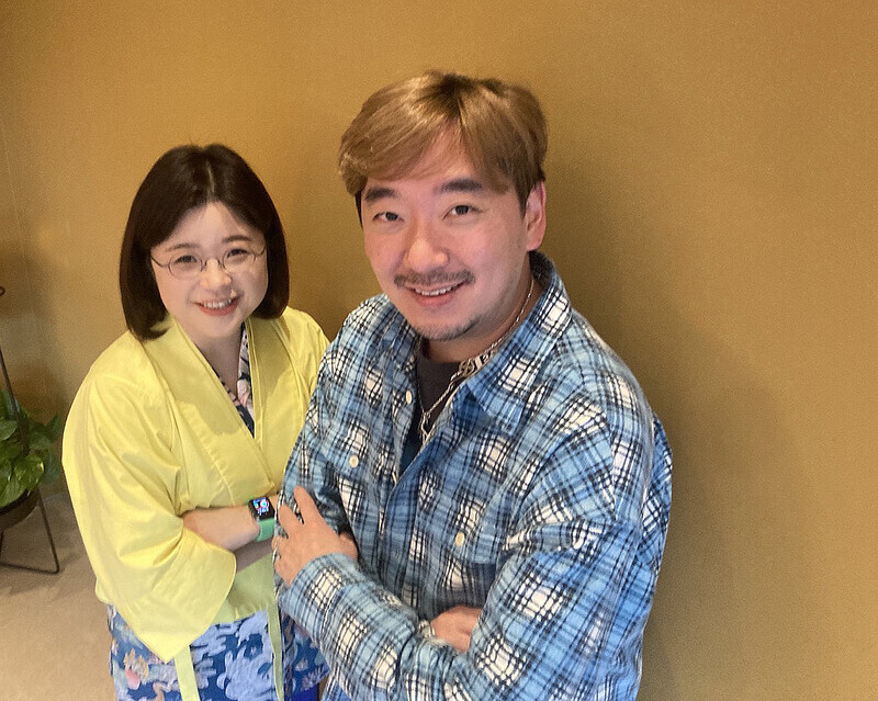 Choi Jung-yoon and Park Jung-hyun, authors of “The Korean Cookbook.” (Park Mee-hyang/The Hankyoreh)