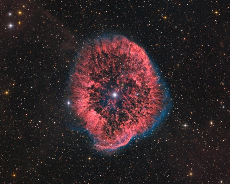 폭발 직전의 별과 성운. © Mark Hanson, Mike Selby/Royal Observatory Greenwich