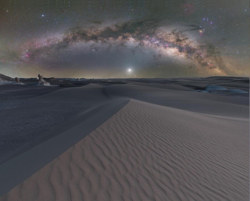이집트 국립화이트사막공원에서 본 은하수와 금성. © Burak Esenbey/Royal Observatory Greenwich