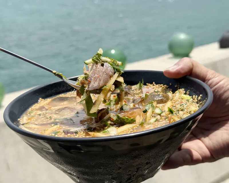 구수한 된장에 아삭아삭 자리돔…제주 물회 맛을 알아?