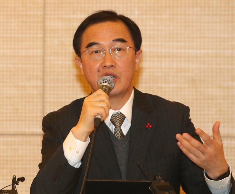 Unification Minister Cho Myong-gyon gives a lecture entitled