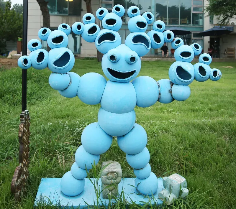Baemikkumi Sculpture Park houses all sorts of fascinating sculptures. (Park Mee-hyang/Hankyoreh)