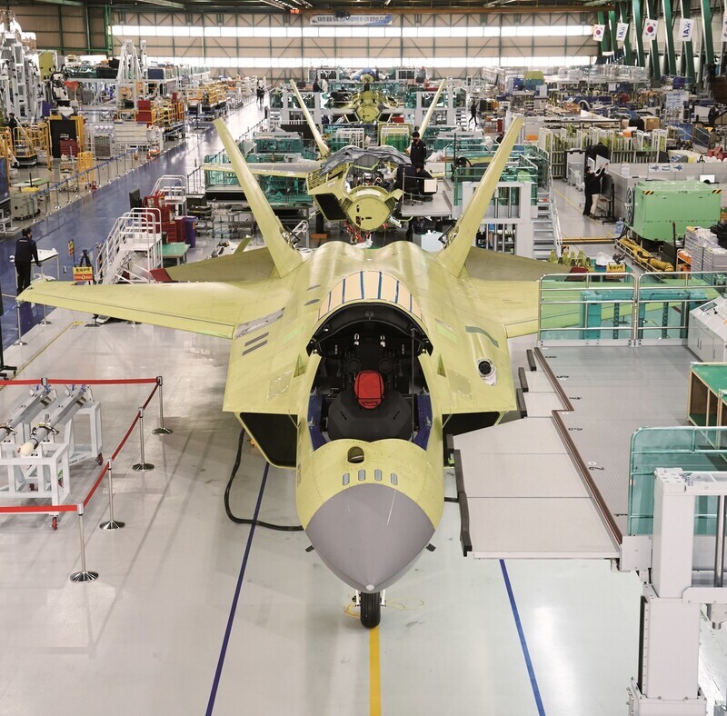 The assembly line for prototypes of the KF-21 Boramae, a South Korea jet fighter (Kim Jae-seob/The Hankyoreh)