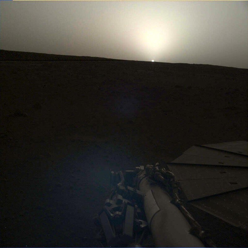 인사이트가 2019년 4월25일에 찍은 화성의 일몰. 나사 제공