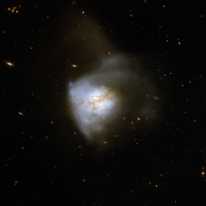 나사의 허블우주망원경이 2008년 촬영한 충돌은하 ‘ARP 220’. 나사 제공