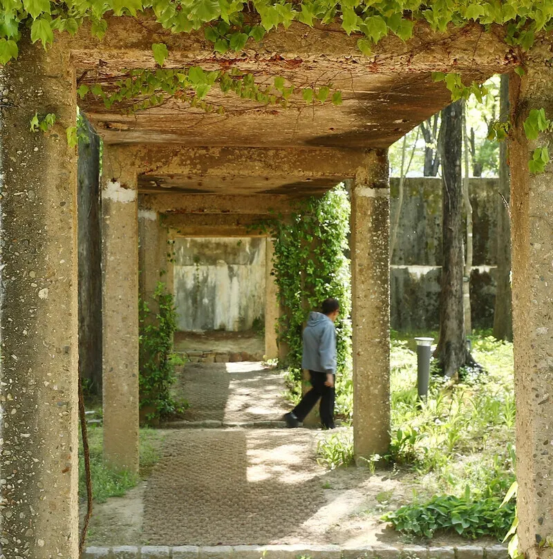 Time Garden in Sunyudo Park&rsquo;s unique mix of industrial architecture and verdant garden is a sight to behold. (Park Mee-hyang/Hankyoreh)