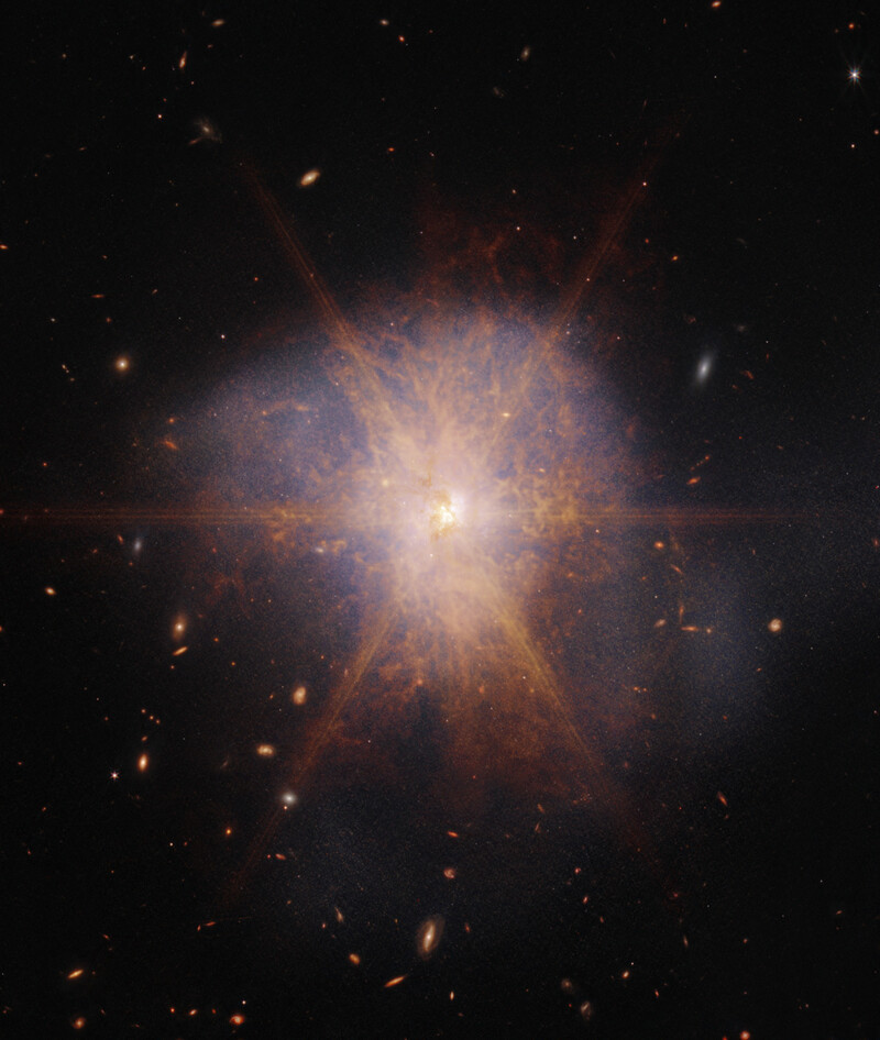 제임스웹우주망원경이 촬영한 2억5천만광년 거리의 충돌은하 ‘ARP 220’. 나사 제공