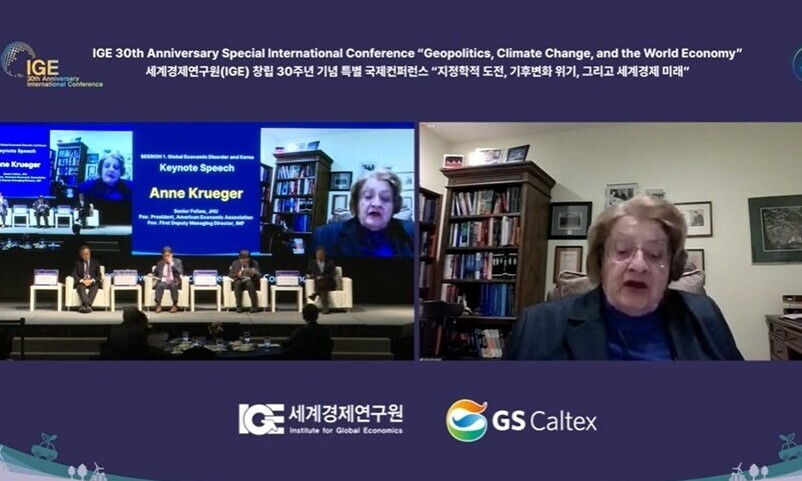 Still of Anne Krueger speaking at the Institute for Global Economics international conference under the theme “Geopolitics, Climate Change, and the World Economy.”