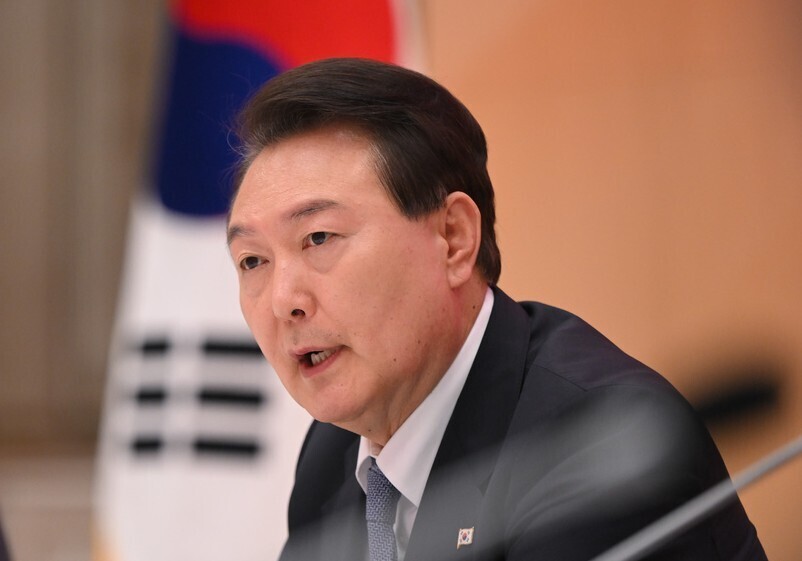 President Yoon Suk-yeol speaks at a meeting on social safety network strategy held at the Blue House on May 31. (courtesy of the presidential office)