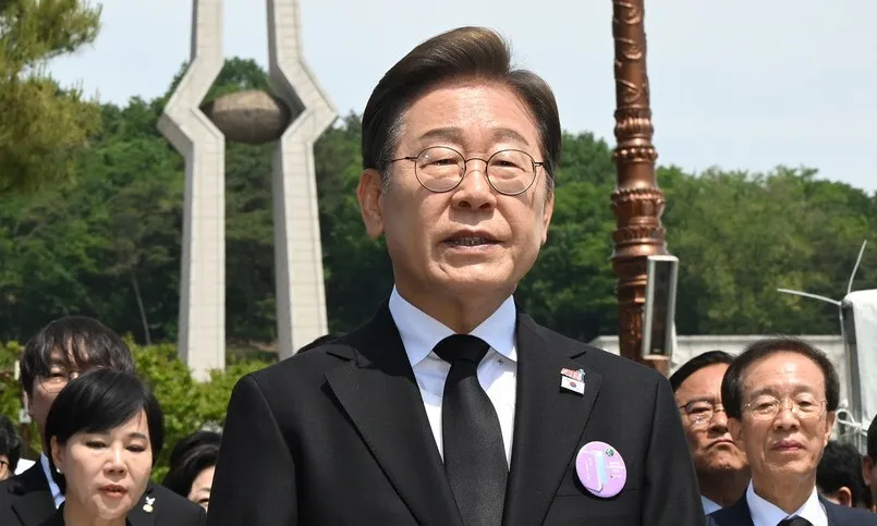 이재명 “4년 연임제, 개헌 당시 대통령은 해당 안 돼”