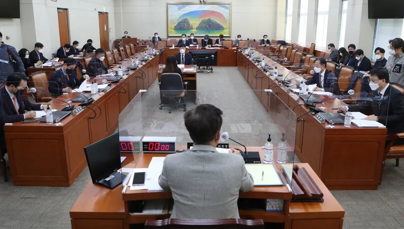 정의당 “대통령님, 민주당이 전속고발권 뒤통수 친 것 괜찮으십니까?”