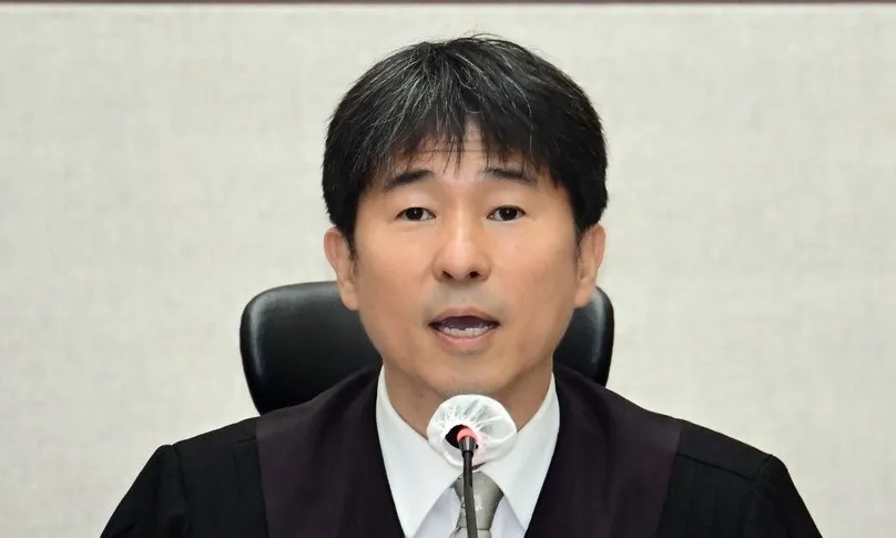 <font color="#FF4000">[속보]</font> 민주, 오후 1시50분 ‘지귀연 룸살롱 접대’ 의혹  사진 공개