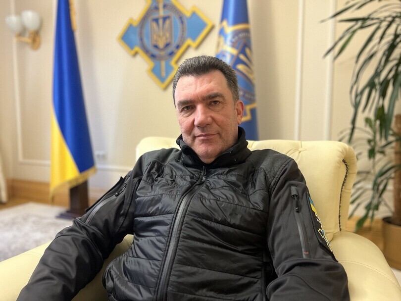 Oleksiy Danilov, secretary of Ukraine’s National Security and Defense Council, poses for a photo following an interview with the Hankyoreh in the council’s office in Kyiv, capital of Ukraine, on Jan. 3. (Noh Ji-won/The Hankyoreh)
