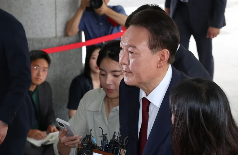 윤석열 서울고검 중앙현관 출석…오전 10시14분 조사 …