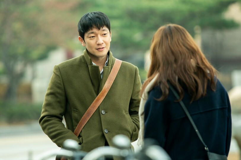 영화 ‘연애 빠진 로맨스’는 데이트앱을 통해 만난 두 남녀가 섹스만 하는 관계를 시작하며 오해를 쌓았다가 오해를 풀고 감정을 쌓아가는 이야기다. 네이버 영화 갈무리