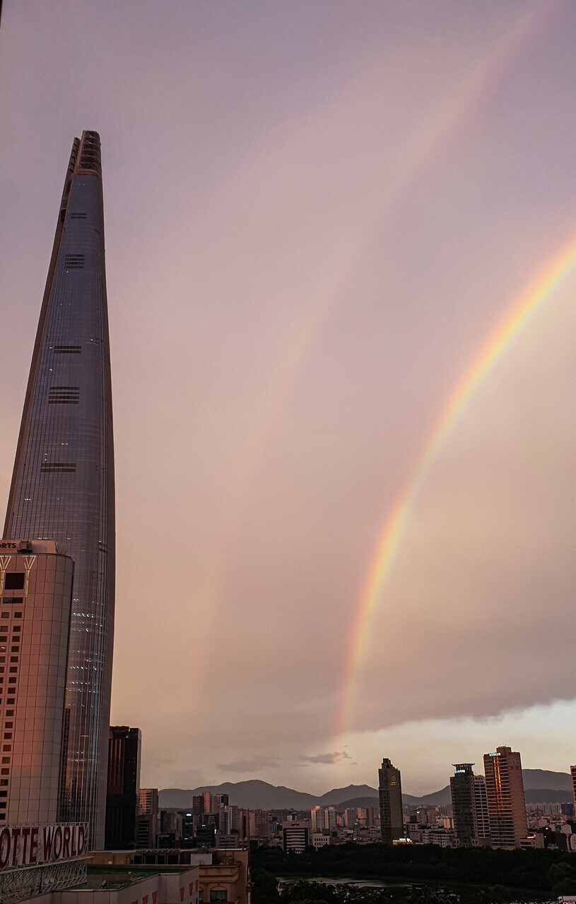 A double rainbow is pictured near Lotte World Tower in Seoul on Thursday. (Yonhap News)
