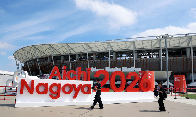 2026 아이치·나고야 아시안게임 개막을 하루 앞둔 18일 일본 나고야 파로마 미즈호 스타디움에서 관계자들이 이동하고 있다. 나고야/연합뉴스