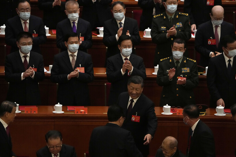 3연임 시진핑, 권력도 세졌다…당헌에 ‘두개의 확립’ 포함