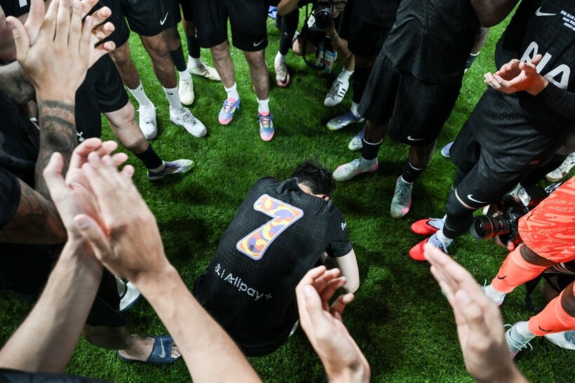 Son Heung -min is crying in a word of his colleagues. Coupang Play provided